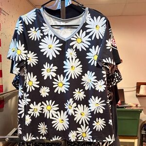 NWT Floral Black and White Women's Top medium